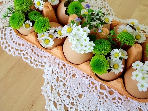 Kreative Osterdeko Ideen - süße Vasen aus Eierschalen selber basteln
