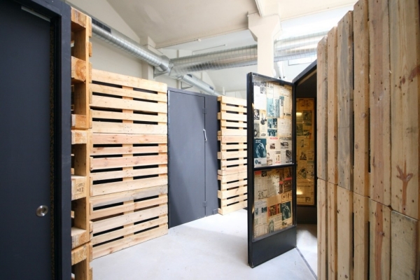 wooden Euro pallets build exhibition hall toilet robust