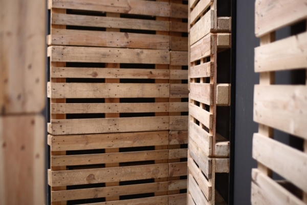 ailaic twobo architect Luis Twose showroom pallets