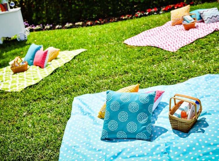 Ideas Garden Party picnic blankets Colorful pillows