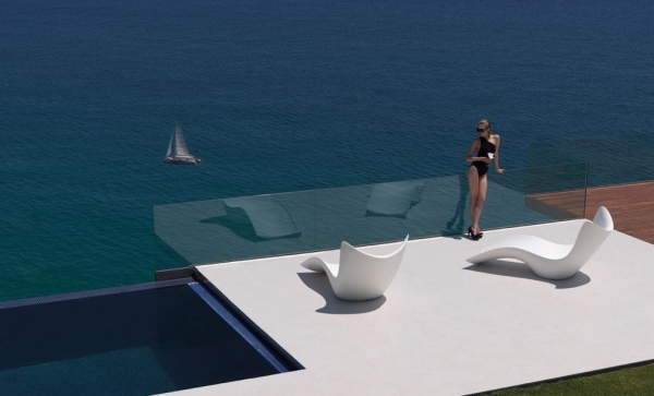 Vondom white modern deckchair designs for patio