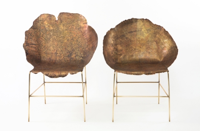 Designer Stühle aus Metall aber mit einer feinen Baumstamm Maserung
