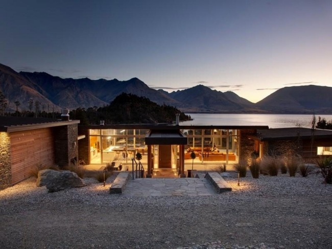 the evening house Lake View in New Zealand 