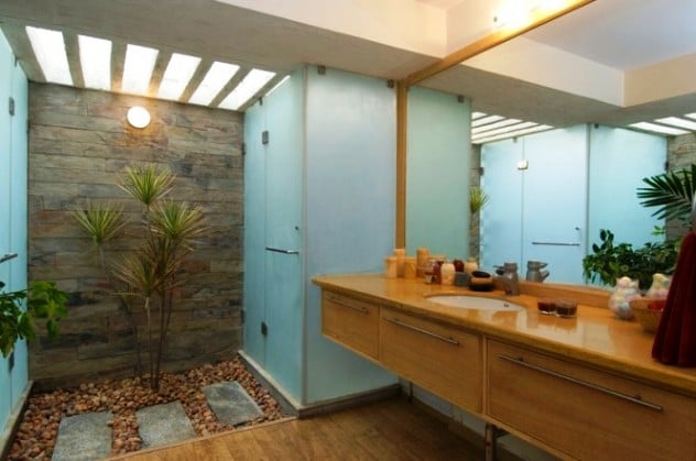 Bathroom without tiles Natural stone palm pebble zen ambience