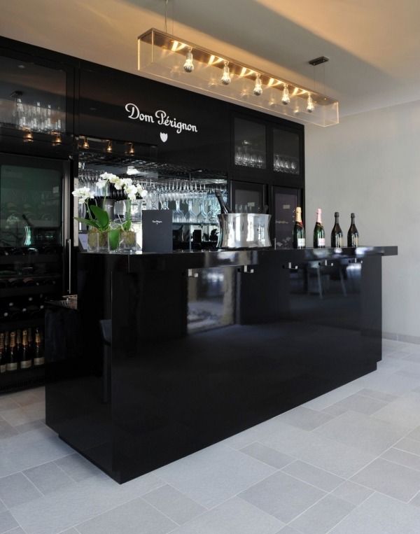 Hotel Sezz Saint-Tropez bar black bar counter