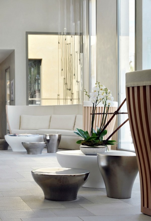  Hotel Sezz Saint-Tropez white sofa metal coffee tables orchids 