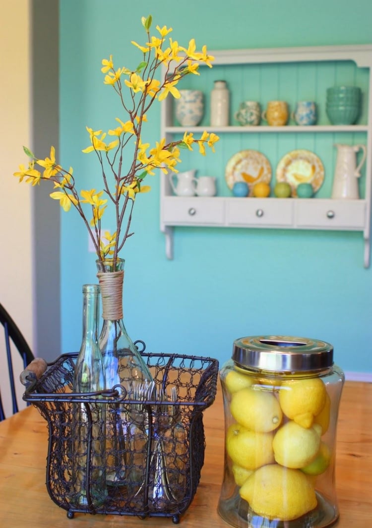 Sommerdeko-itself-tinker-tischdeko Lemon Yellow Flower preservatives glass Turquoise wooden table