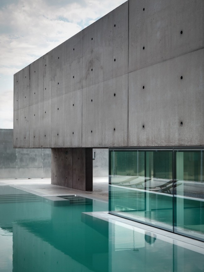  concrete front glass panoramic windows swimming pool 