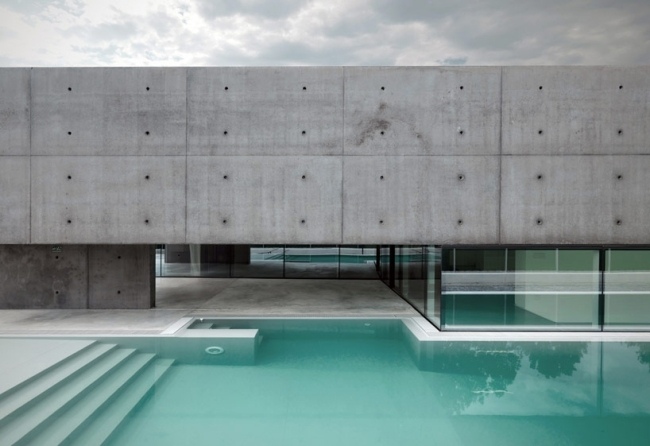 concrete facade house with swimming pool Front 