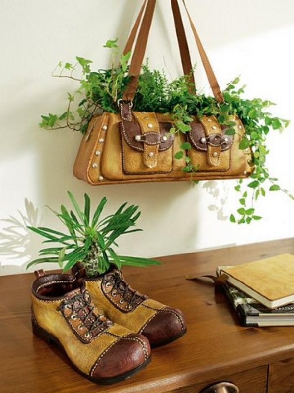 Flowerpots ideas imitate old shoes bags