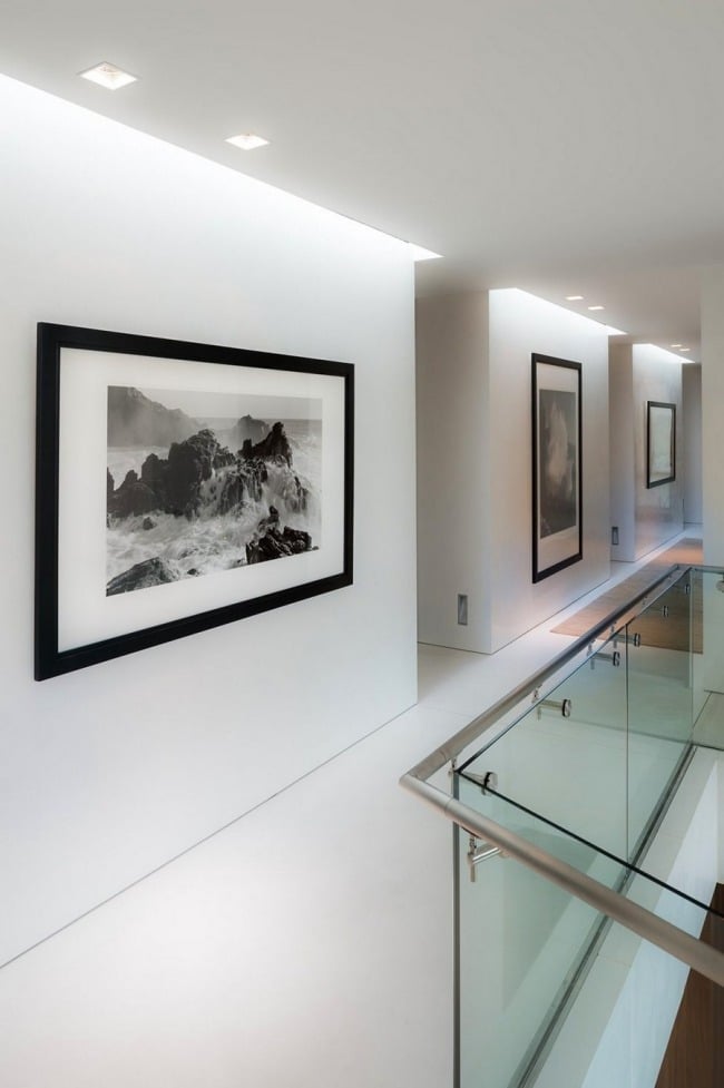  corridor design simple black and white contrasts glass railing 