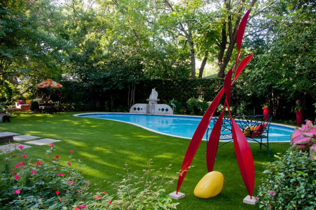  Landscaping with color ideas red sculpture 