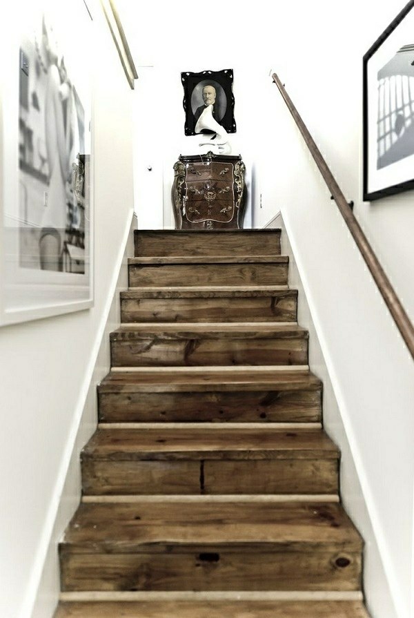 Look staircase entrance make