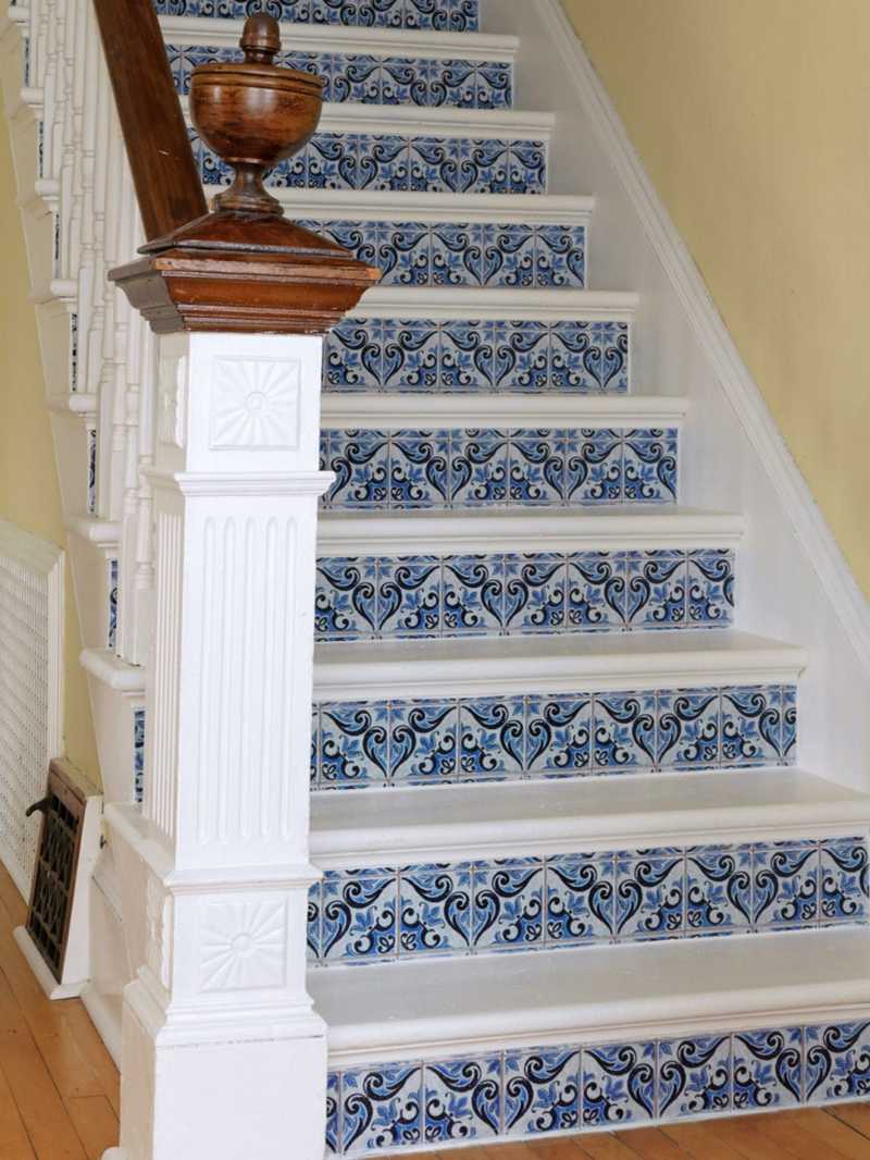 decorate stair tiles blue white Moroccan interior