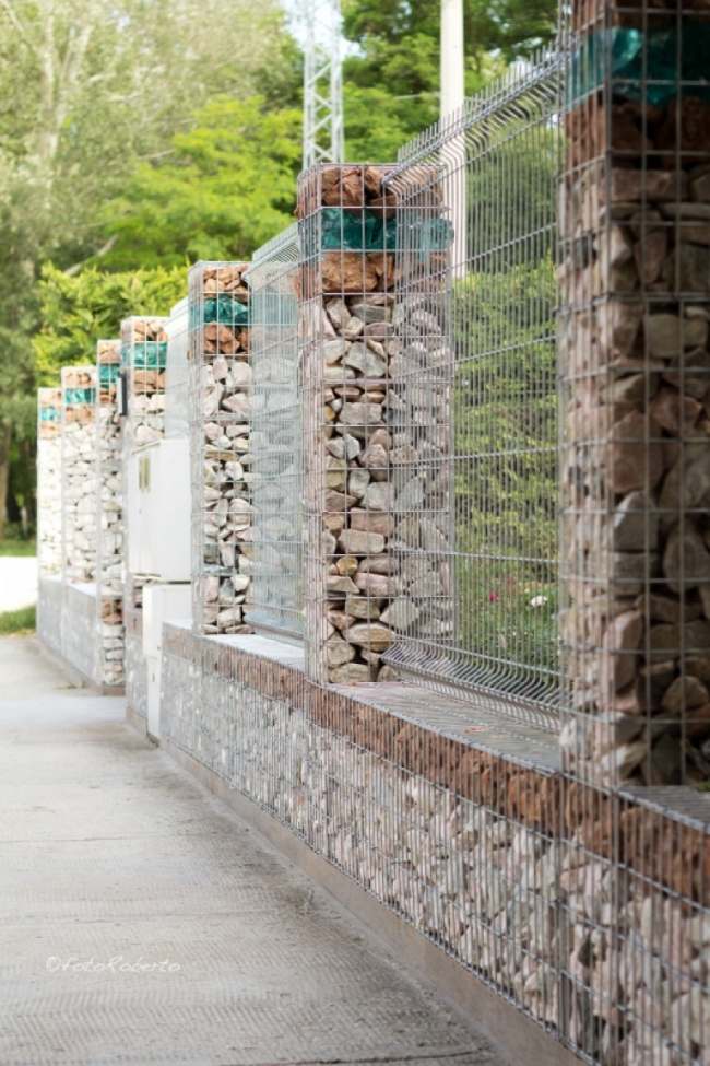gabion fence itself build alternate gabion stones