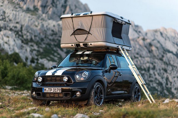 black and white MINI Countryman for a camping holiday