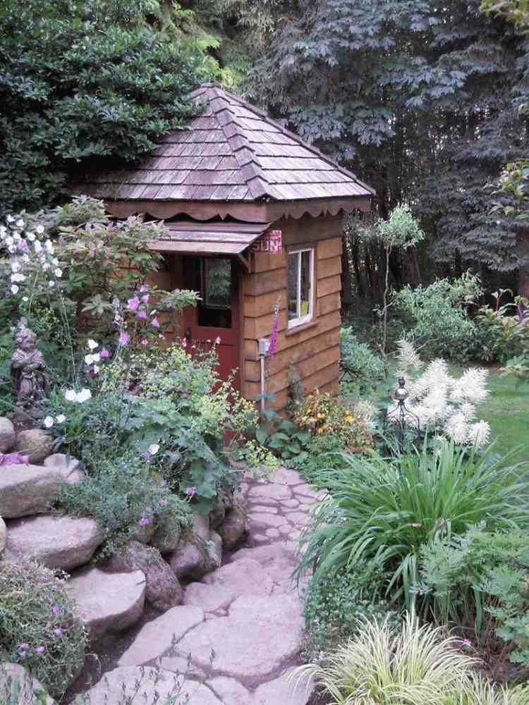 Sympatisches Gartenhaus aus Holz selber bauen - 17 Tipps