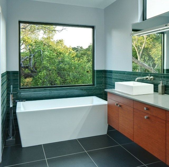 25 Badezimmer Fotos -Bäder mit Fenster und schönem Blick