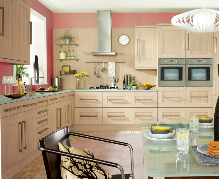 Farbe für Küche – Küchenwand in Kontrastfarbe streichen