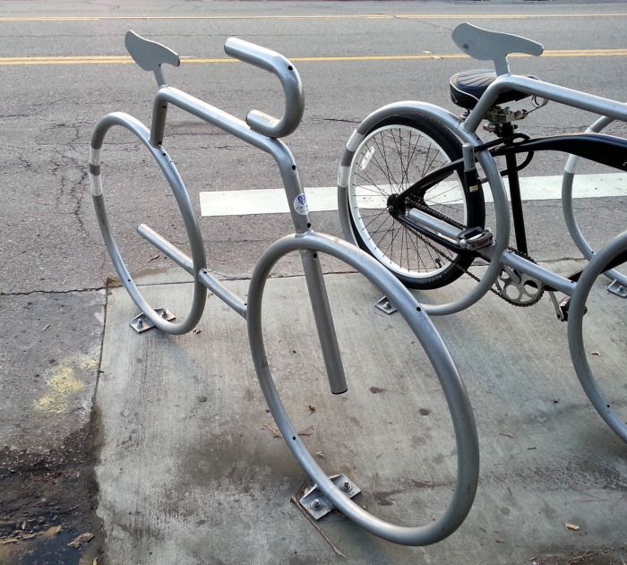 Ausgefallenes Fahrradständer Design für öffentliche Räume