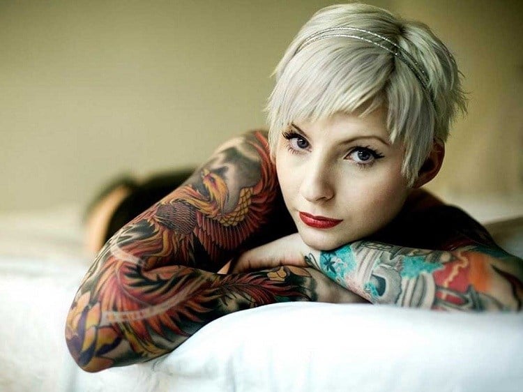 Tattoo am Oberarm – 40 Ideen für Männer und Frauen