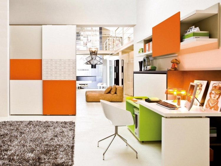 Schreibtischstuhl für Kinder weiss-metall-beine-orange-gruene-akzente