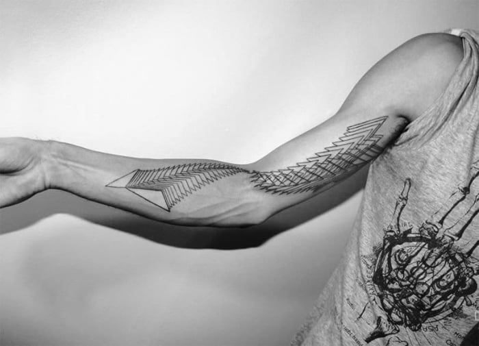 Unterarm Tattoo auf der Innenseite-geometrische Figuren-Chaim Machlev