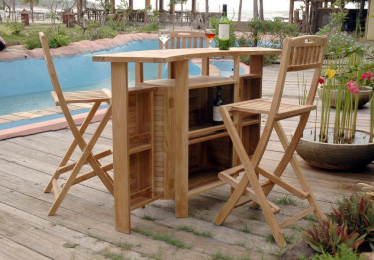 Teakholz Gartenmöbel bei der Gestaltung unseres Gartens