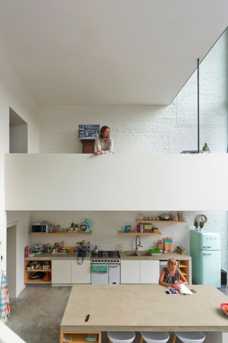 mobile-kücheninsel-einrichtung-idee-balkon-weiss-wandfarbe