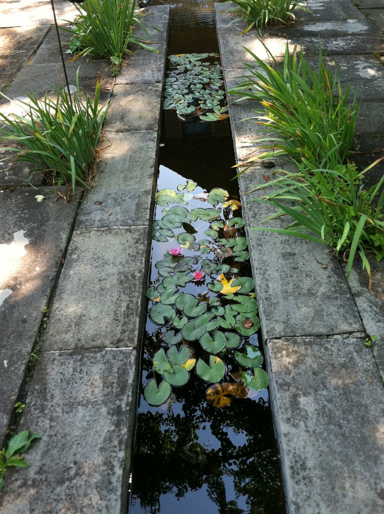 Wasser im Garten 20 Ideen für Gartengestaltung mit Bachlauf