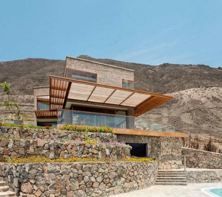 Moderne Bauweise trifft auf traditionelle Materialien – Haus in Peru