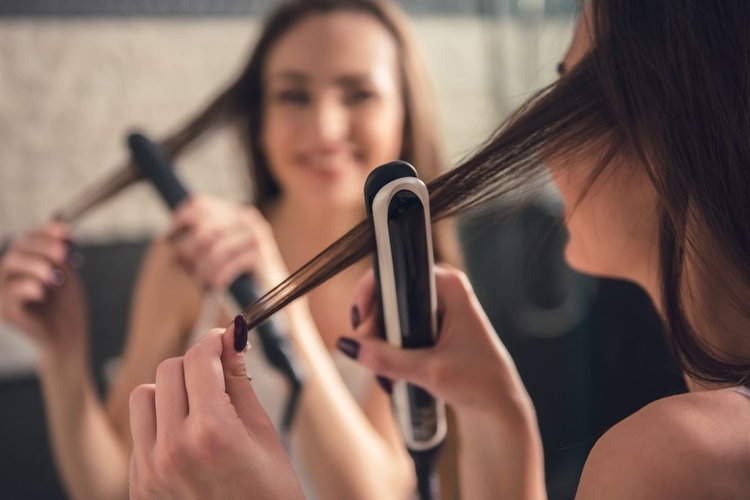 Frisuren mit Glätteisen und Haare richtig glätten So geht s