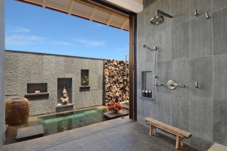 Badgestaltung-Badideen-Beton-Anstrich-Glas-Fronten-Pool