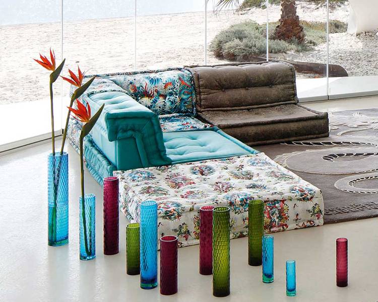 Couture Möbel -designermoebel-sitzmpoebel-couch-polster-farbig-muster-blumen
