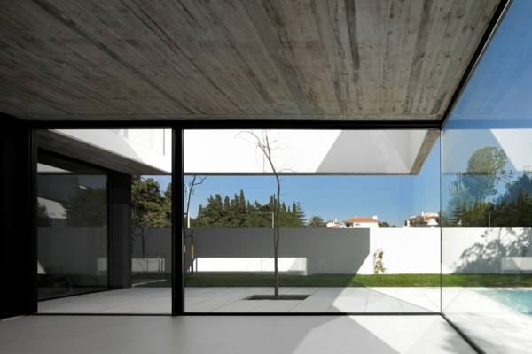 modernes minimalistisches Haus - Garten