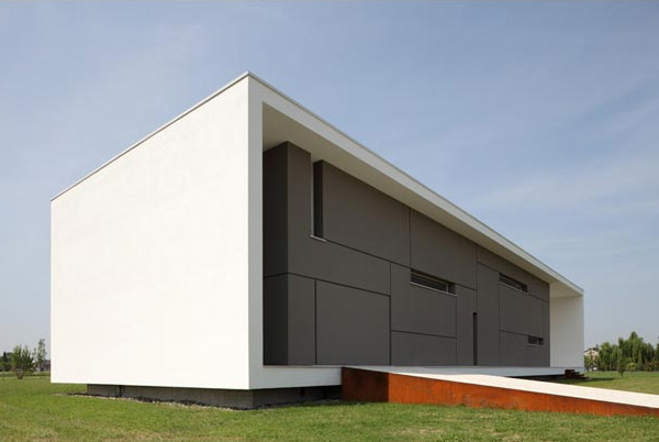 Italienische Hausarchitektur minimalistisch - seitenblick