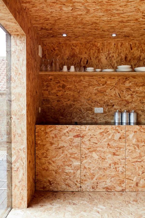 moderne innovatve Küche mit Holz