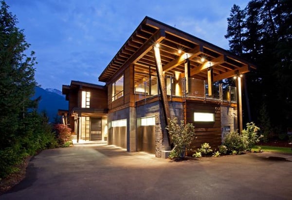 Villa im Gebirge - moderne Architektur- Akzent auf Holzfassade