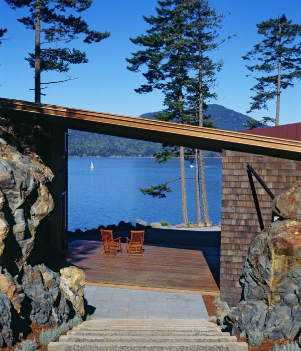 Holzvilla am See modernes Außendesign