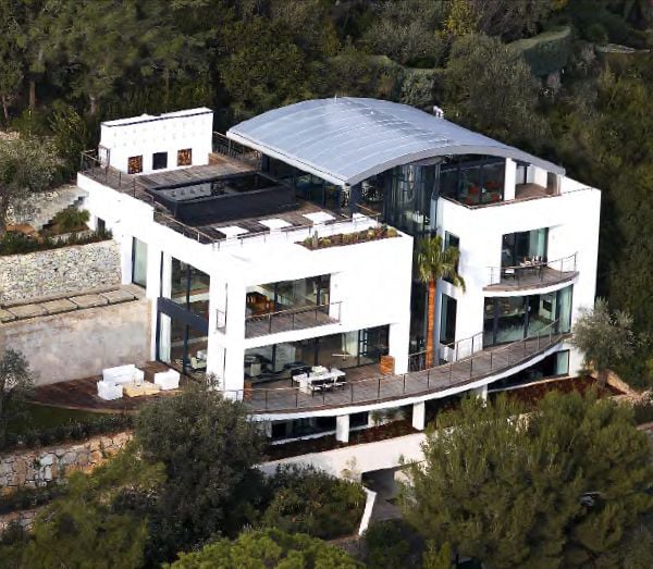 Luxusvilla in Frankreich - moderne elegante Architektur