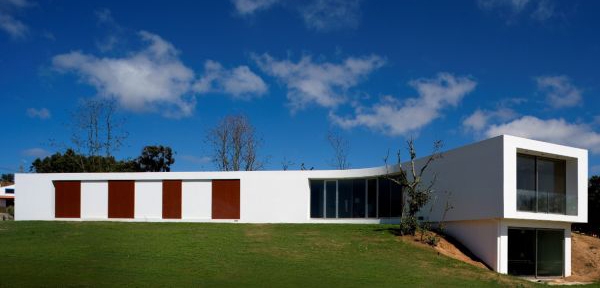 Y-förmiges Landhaus in Portugal - vorne