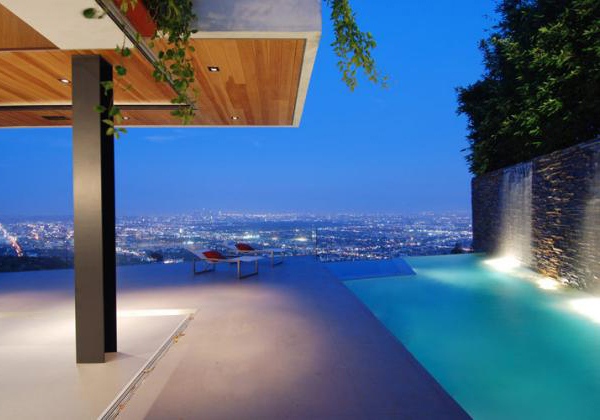 moderne minimalistische Architektur-Schwimmbad