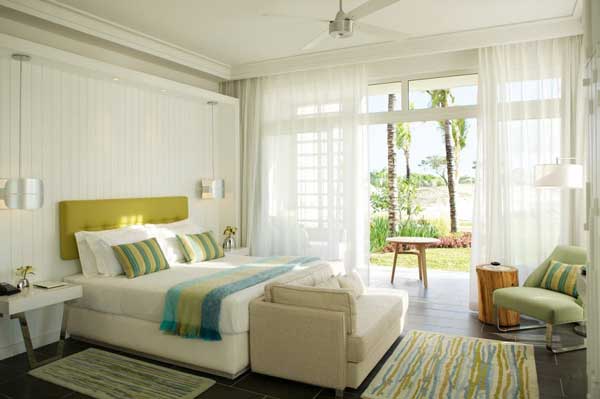 grünes Schlafzimmer im minimalistischen Stil