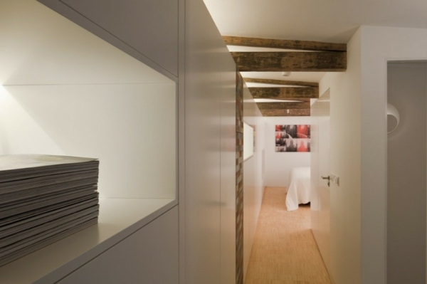 moderne minimalistische Wohnung - Holzboden