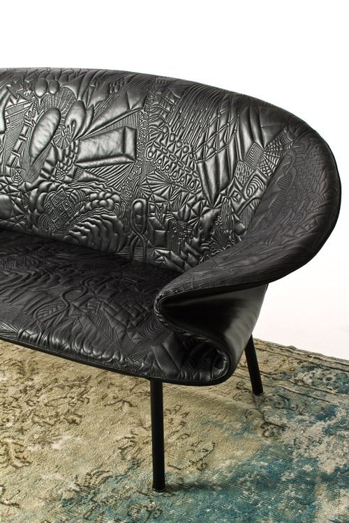 innovatives ledersofa design -couch-schwarz-leder-gebogene-form-jacquard