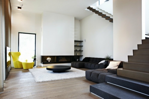 modernes Wohnzimmer mit farbigen Möbeln
