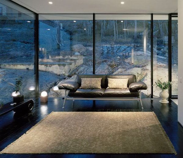modernes Ferienhaus mit minimalistischer Inneneinrichtung - Sofa