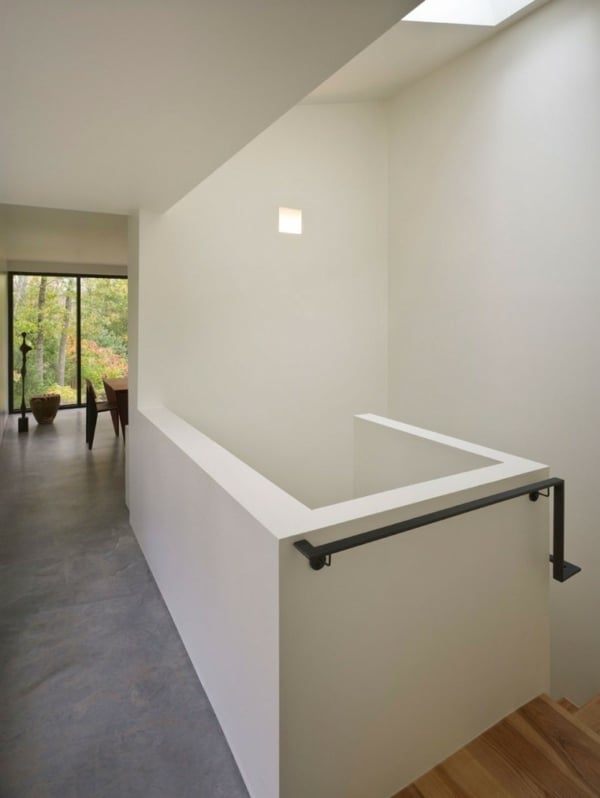modernes Innendesign - weiße Treppe