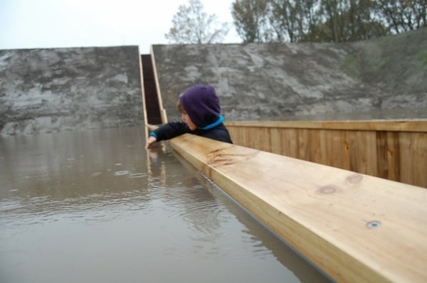 innovatives interessantes design - moderne Holzbrücke
