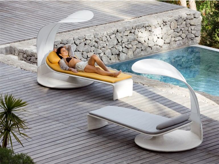 moderne Lounge Sessel am Pool